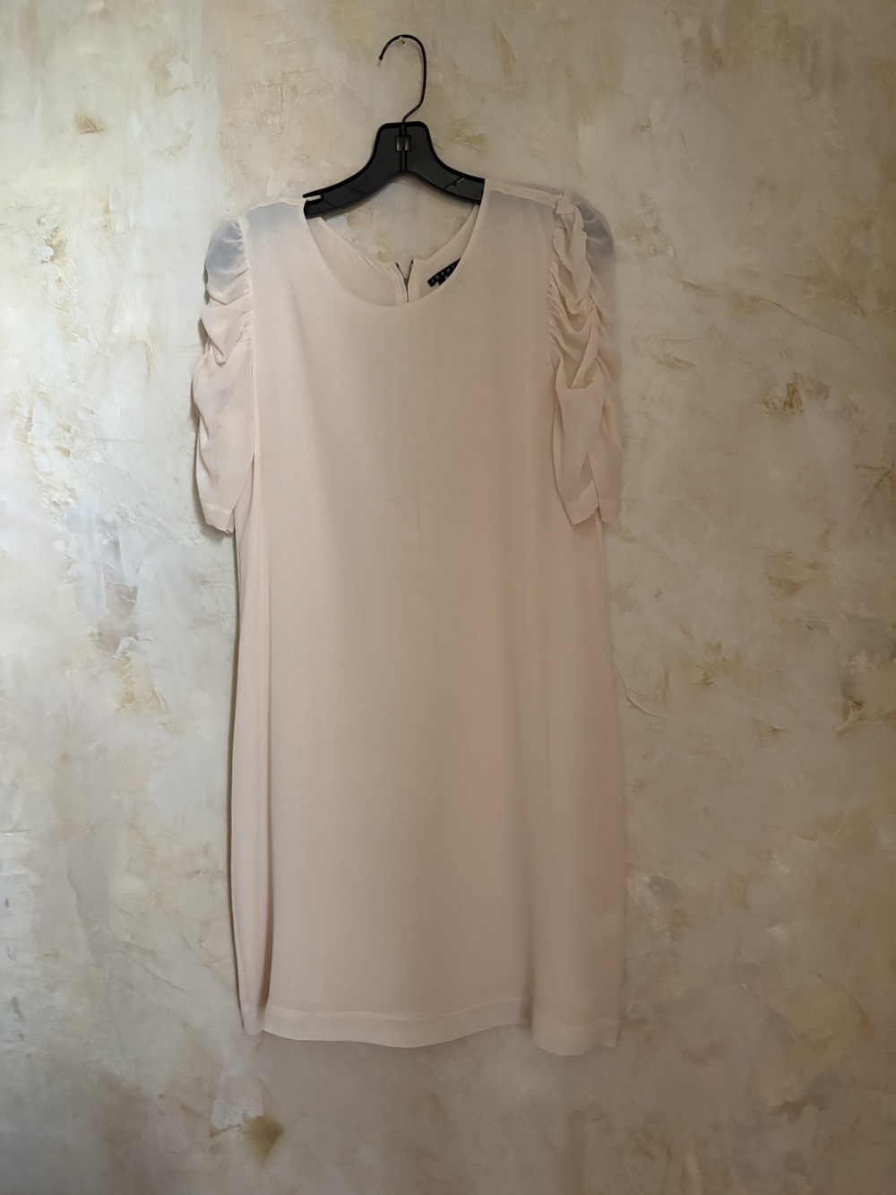Theory Gauzy 100% Silk Avanon Ruched  Sleeves, never warned , size 10